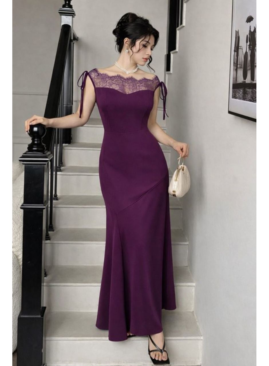 Kadın Göğüs Ve Yakası Dantel Detaylı Kayık Yaka Görünümlü Uzun Ithal Krep Elbise