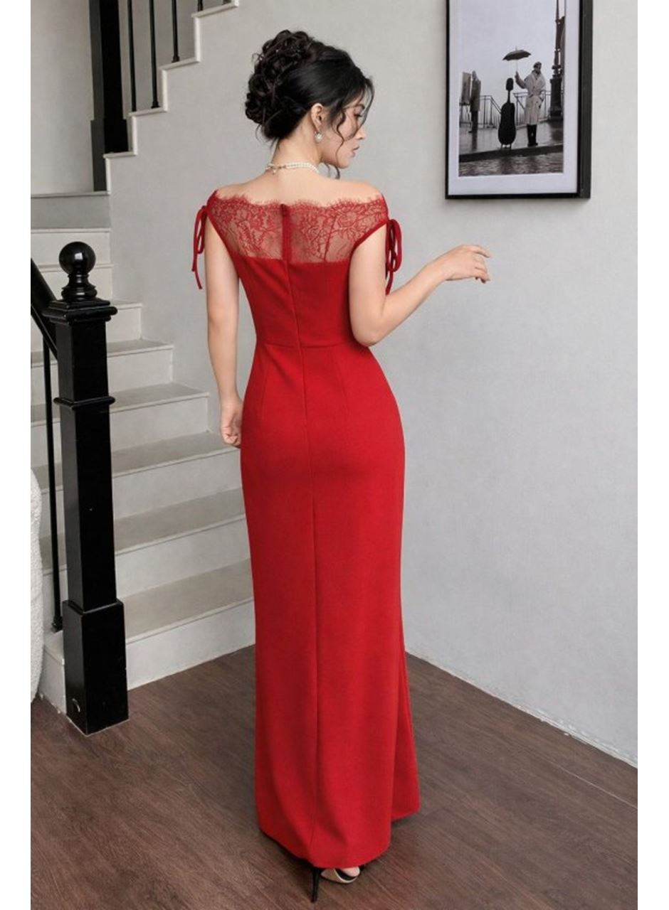 Kadın Göğüs Ve Yakası Dantel Detaylı Kayık Yaka Görünümlü Uzun Ithal Krep Elbise