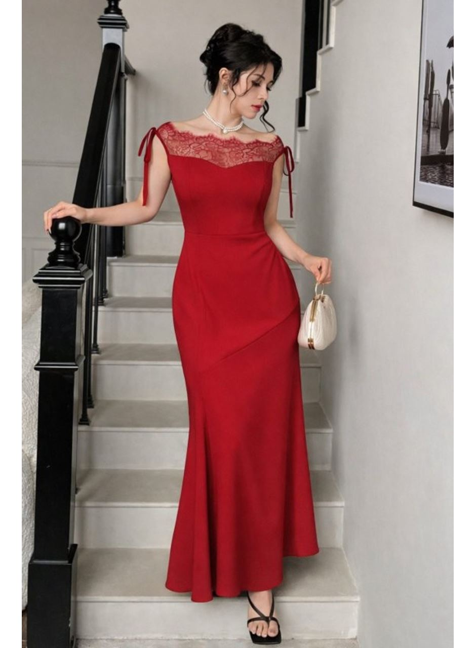 Kadın Göğüs Ve Yakası Dantel Detaylı Kayık Yaka Görünümlü Uzun Ithal Krep Elbise