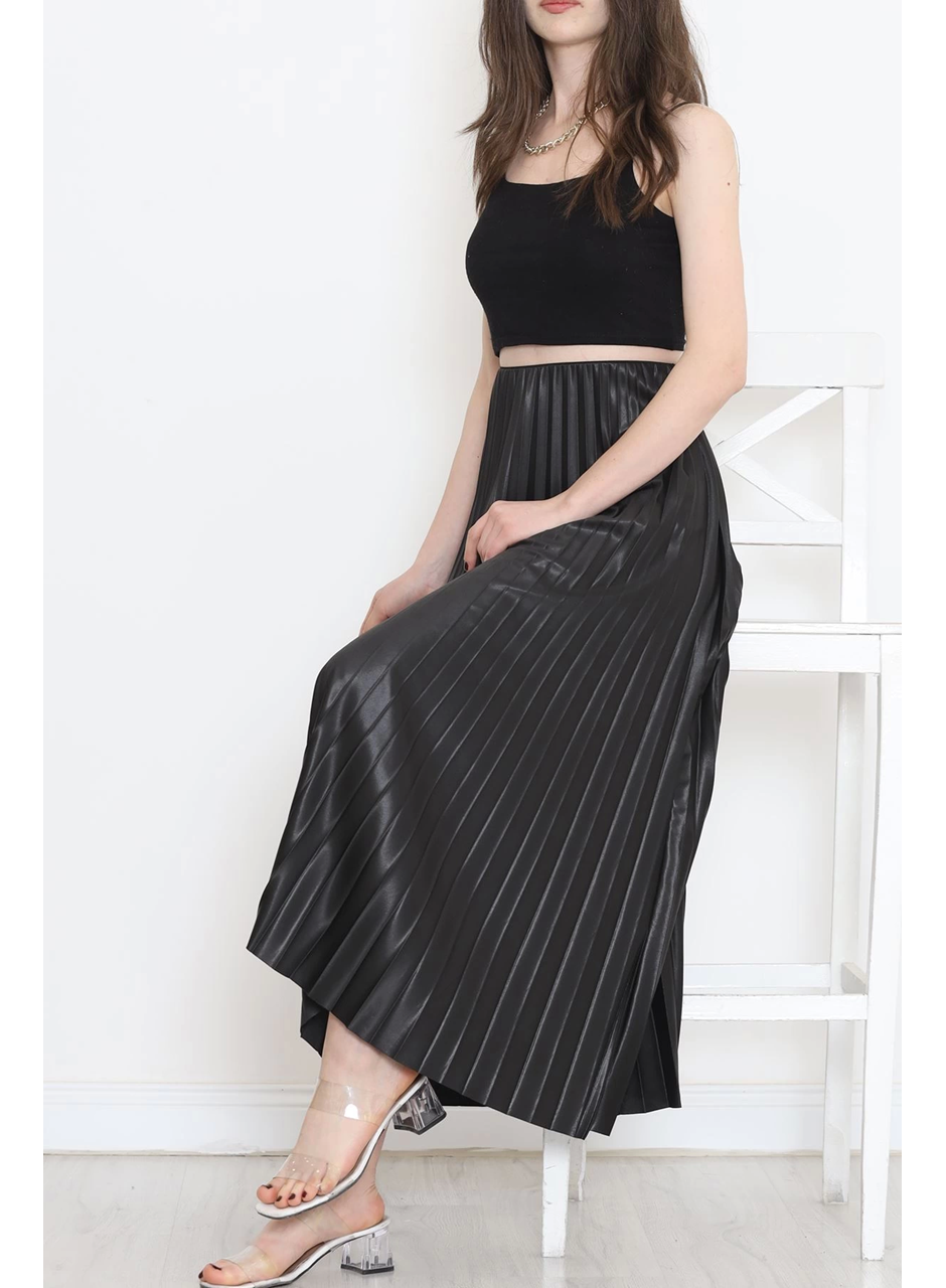 Zarif ve Modern Pileli Parlak Krep Gizli Lastikli Siyah Etek (