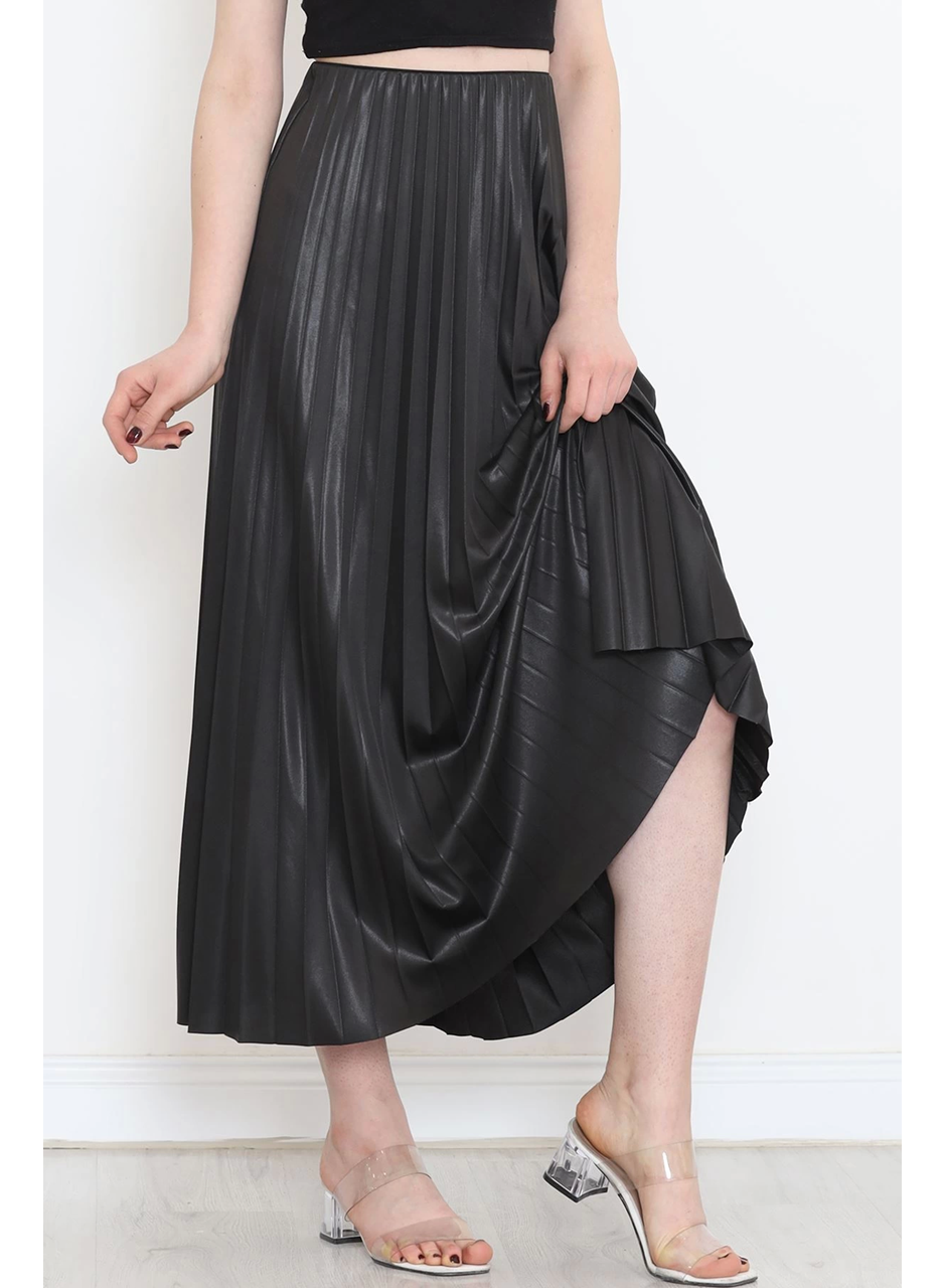 Zarif ve Modern Pileli Parlak Krep Gizli Lastikli Siyah Etek (