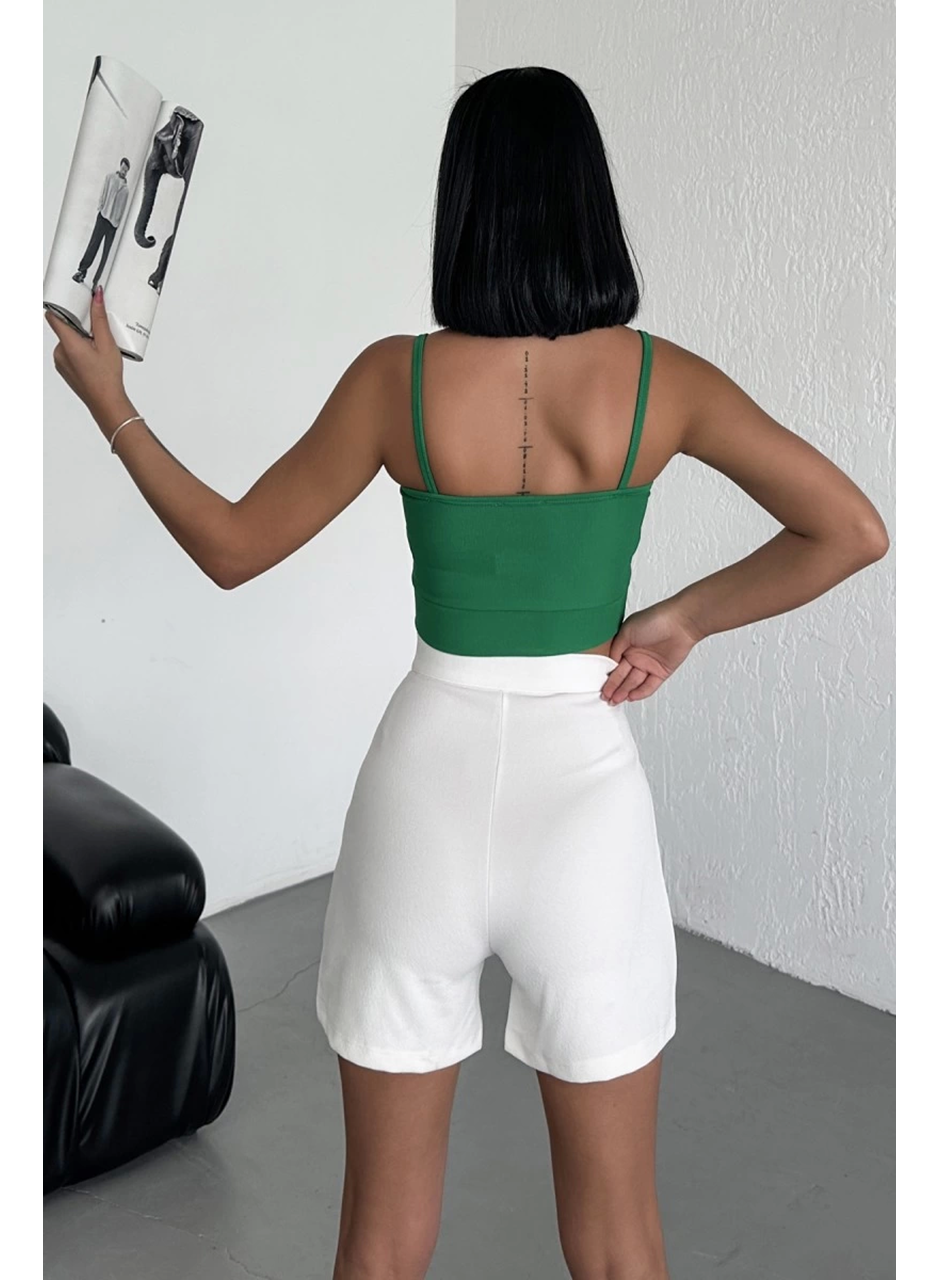 Tarz ve Rahatlığı Bir Arada Sunan Yüksek Bel Esnek Likralı Krep Şort Beyaz (