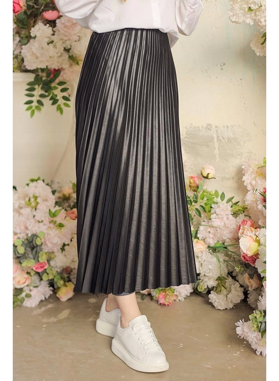 Zarif ve Modern Pileli Parlak Krep Gizli Lastikli Siyah Etek (