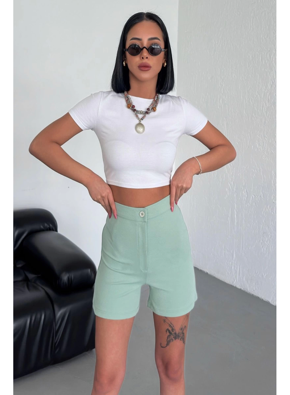 Tarz ve Rahatlığı Bir Arada Sunan Yüksek Bel Esnek Likralı Krep Şort Su Yeşili (