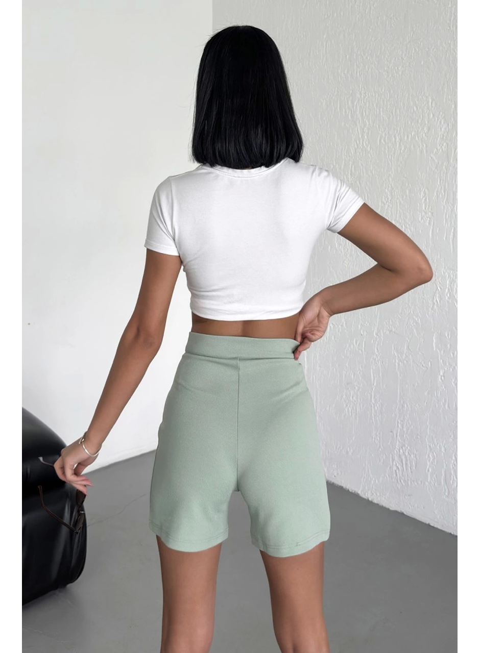 Tarz ve Rahatlığı Bir Arada Sunan Yüksek Bel Esnek Likralı Krep Şort Su Yeşili (