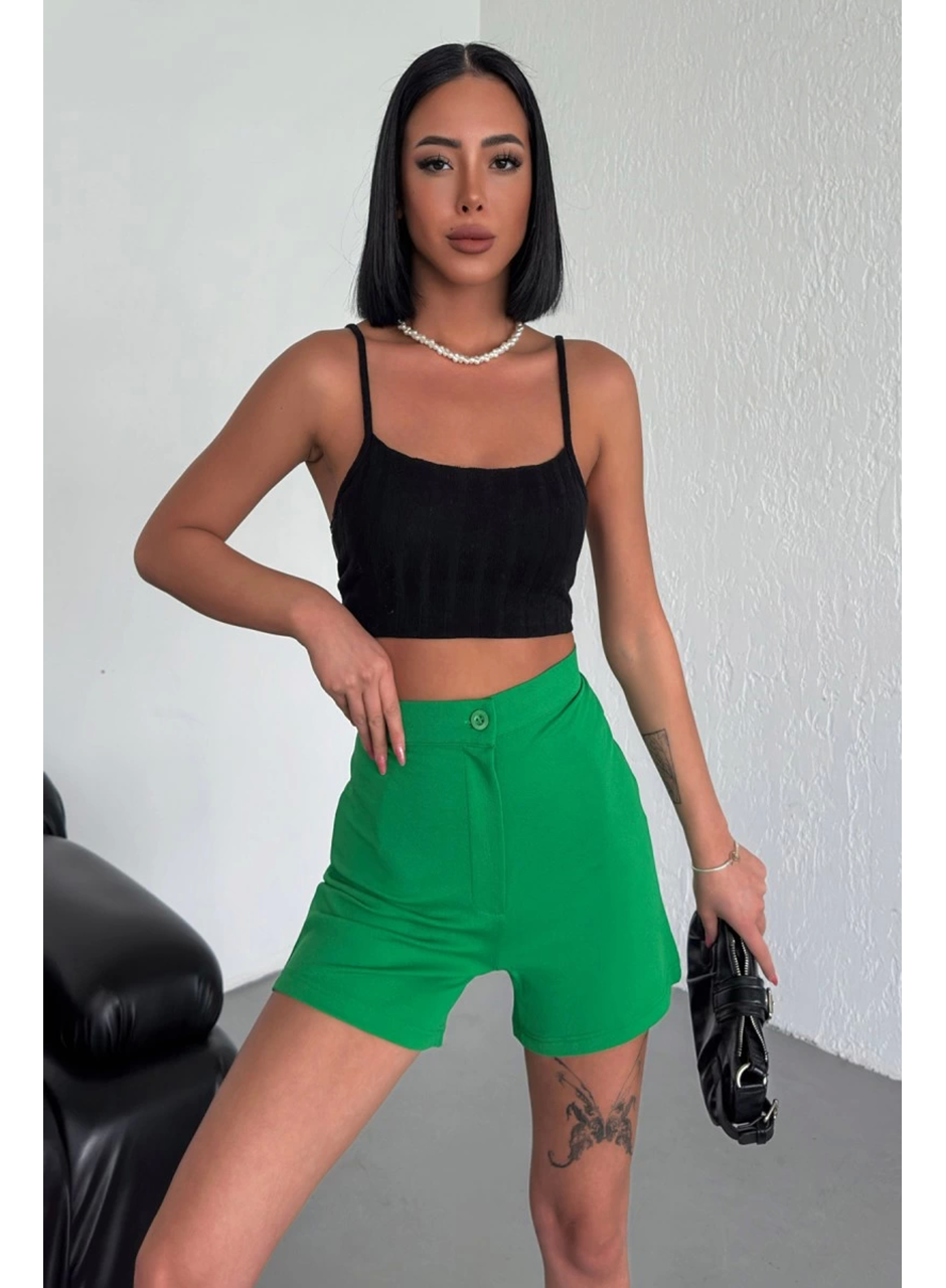 Tarz ve Rahatlığı Bir Arada Sunan Yüksek Bel Esnek Likralı Krep Şort Yeşil (