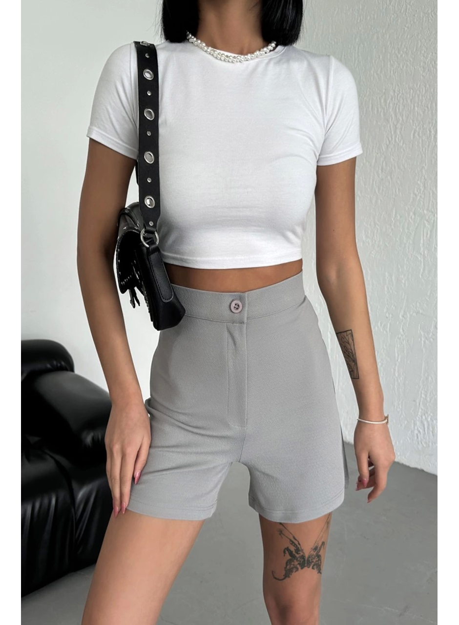 Tarz ve Rahatlığı Bir Arada Sunan Yüksek Bel Esnek Likralı Krep Şort Gri (