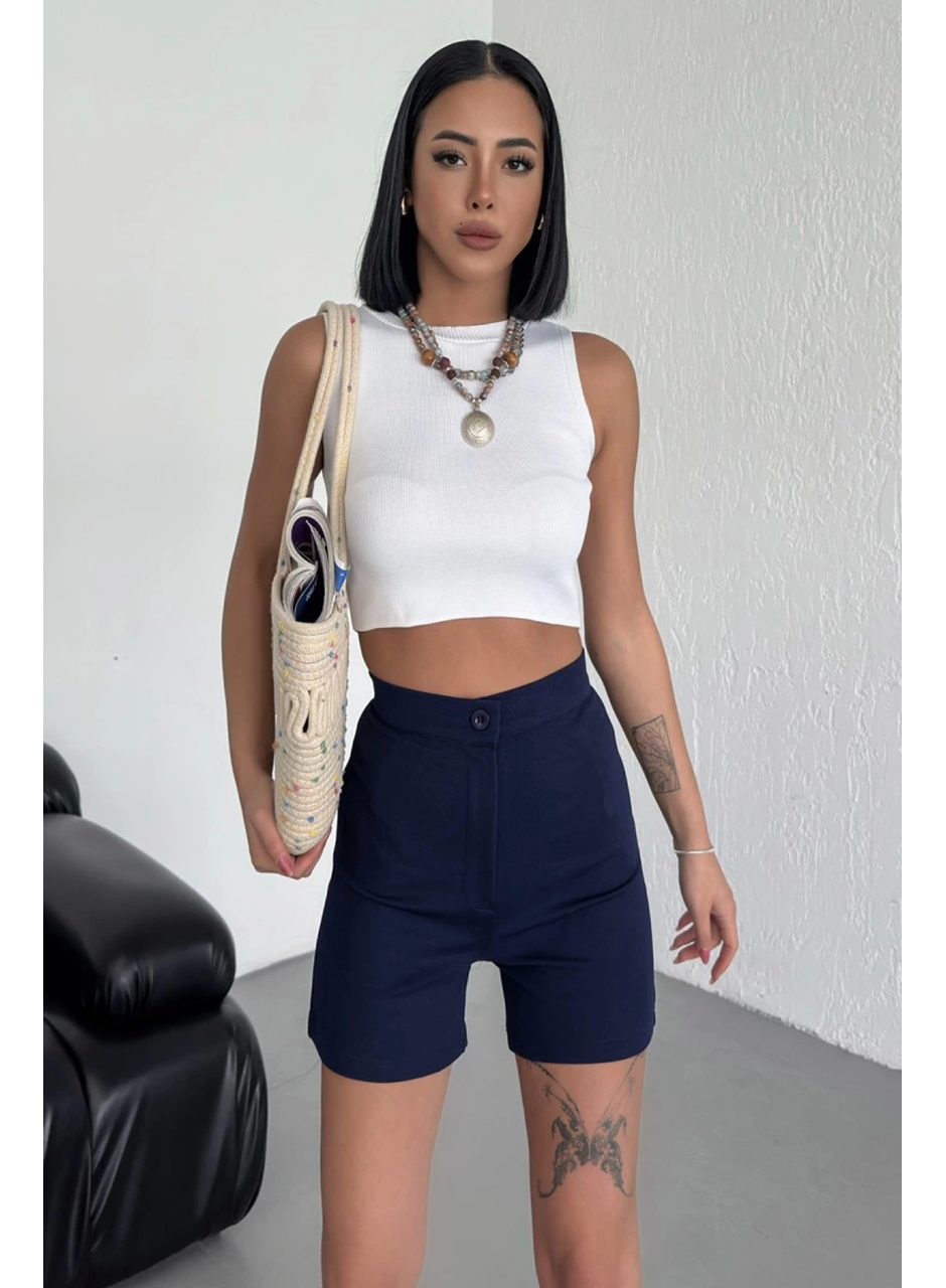 Tarz ve Rahatlığı Bir Arada Sunan Yüksek Bel Esnek Likralı Krep Şort Lacivert (