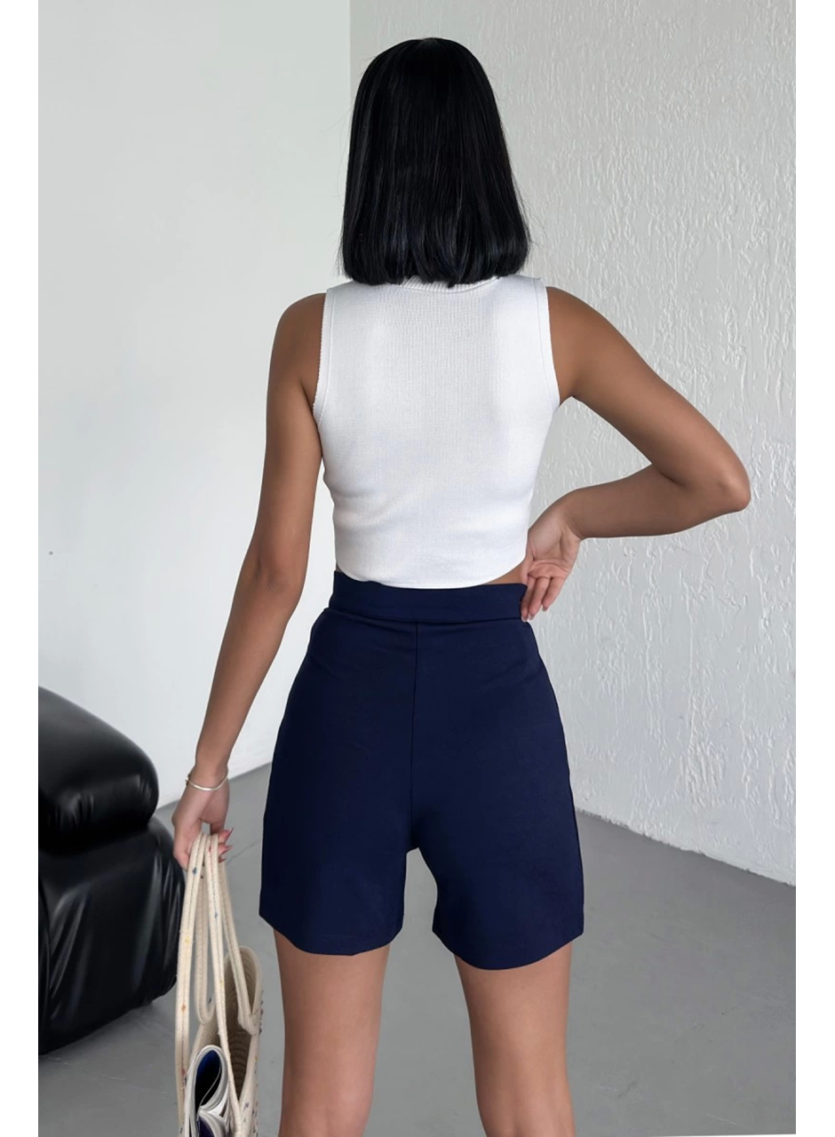 Tarz ve Rahatlığı Bir Arada Sunan Yüksek Bel Esnek Likralı Krep Şort Lacivert (