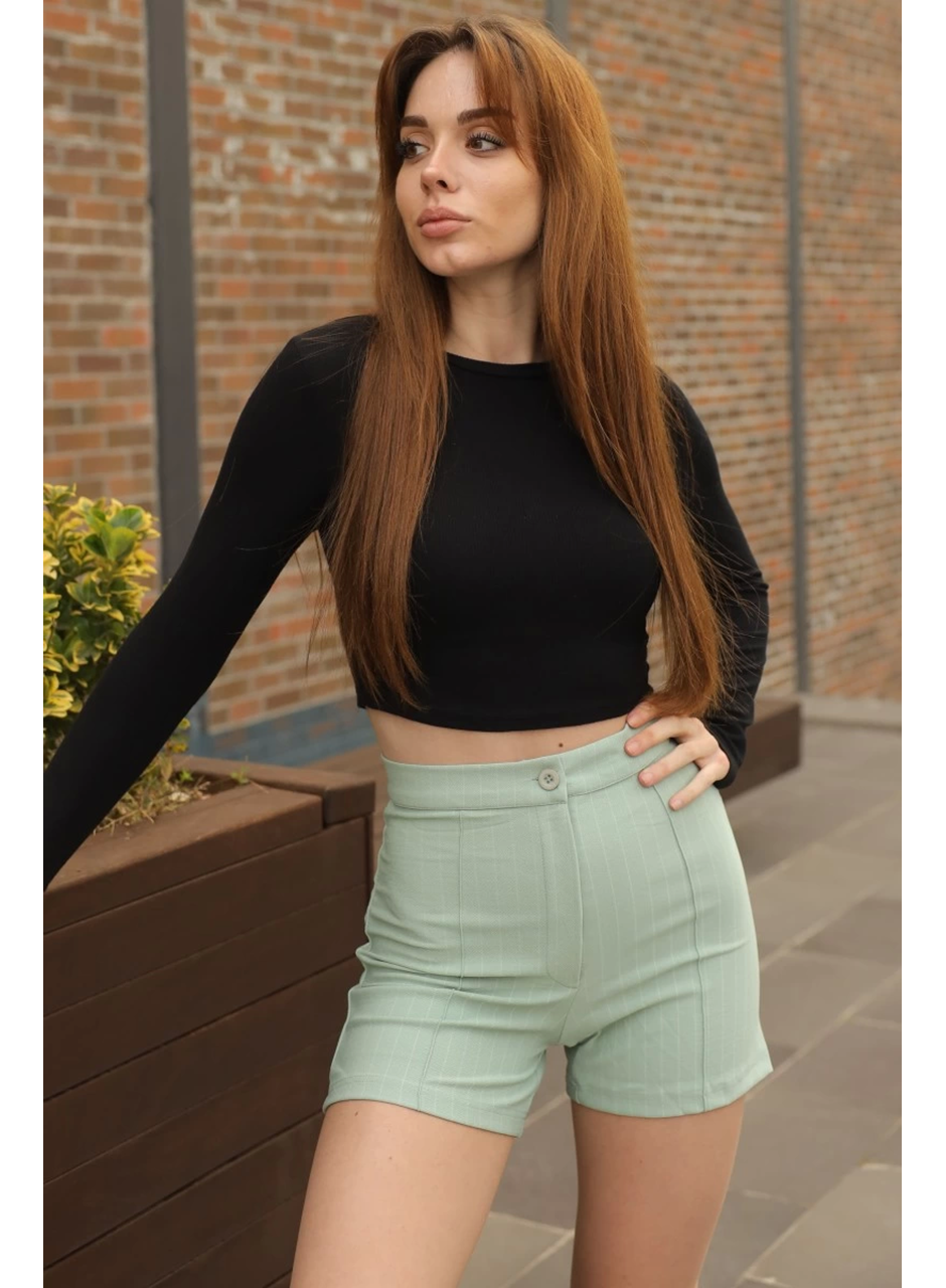 Zarif ve Şıklığı Bir Arada Sunan Yüksek Bel Krep Esnek Çimalı Çizgili Şort Su Yeşili (