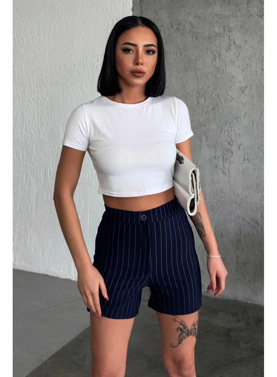 Zarif ve Şıklığı Bir Arada Sunan Yüksek Bel Krep Esnek Çimalı Çizgili Şort Lacivert (
