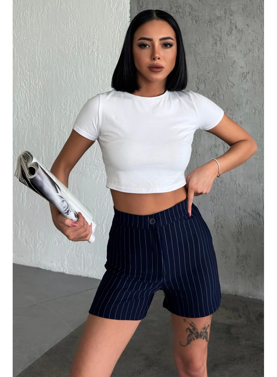 Zarif ve Şıklığı Bir Arada Sunan Yüksek Bel Krep Esnek Çimalı Çizgili Şort Lacivert (