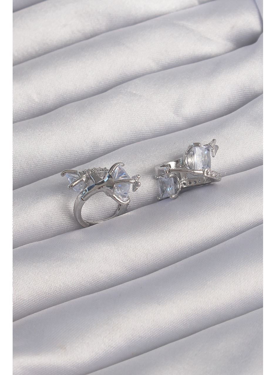 Pirinç Gümüş Renk İri Zirkon Taşlı Kıvrımlı Minimal Kelebekli Halka Küpe