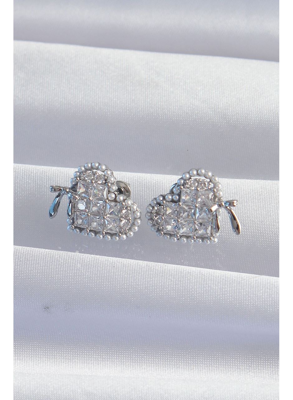 Pirinç Gümüş Renk Fiyonk Detay İncili Zirkon Taşlı Kalp Küpe