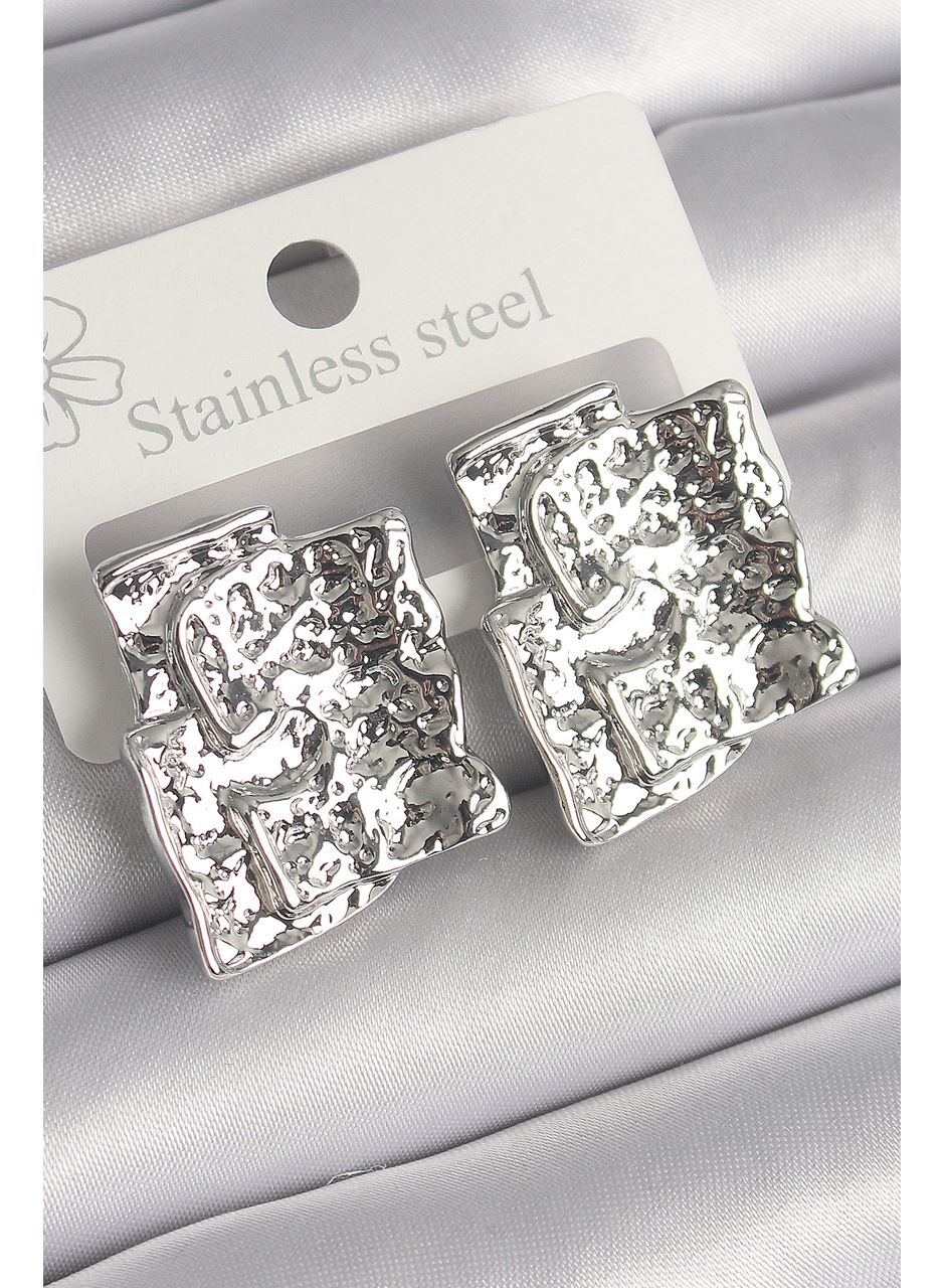 Pirinç Gümüş Renk İşlemeli Kare Plaka Model Kadın Küpe