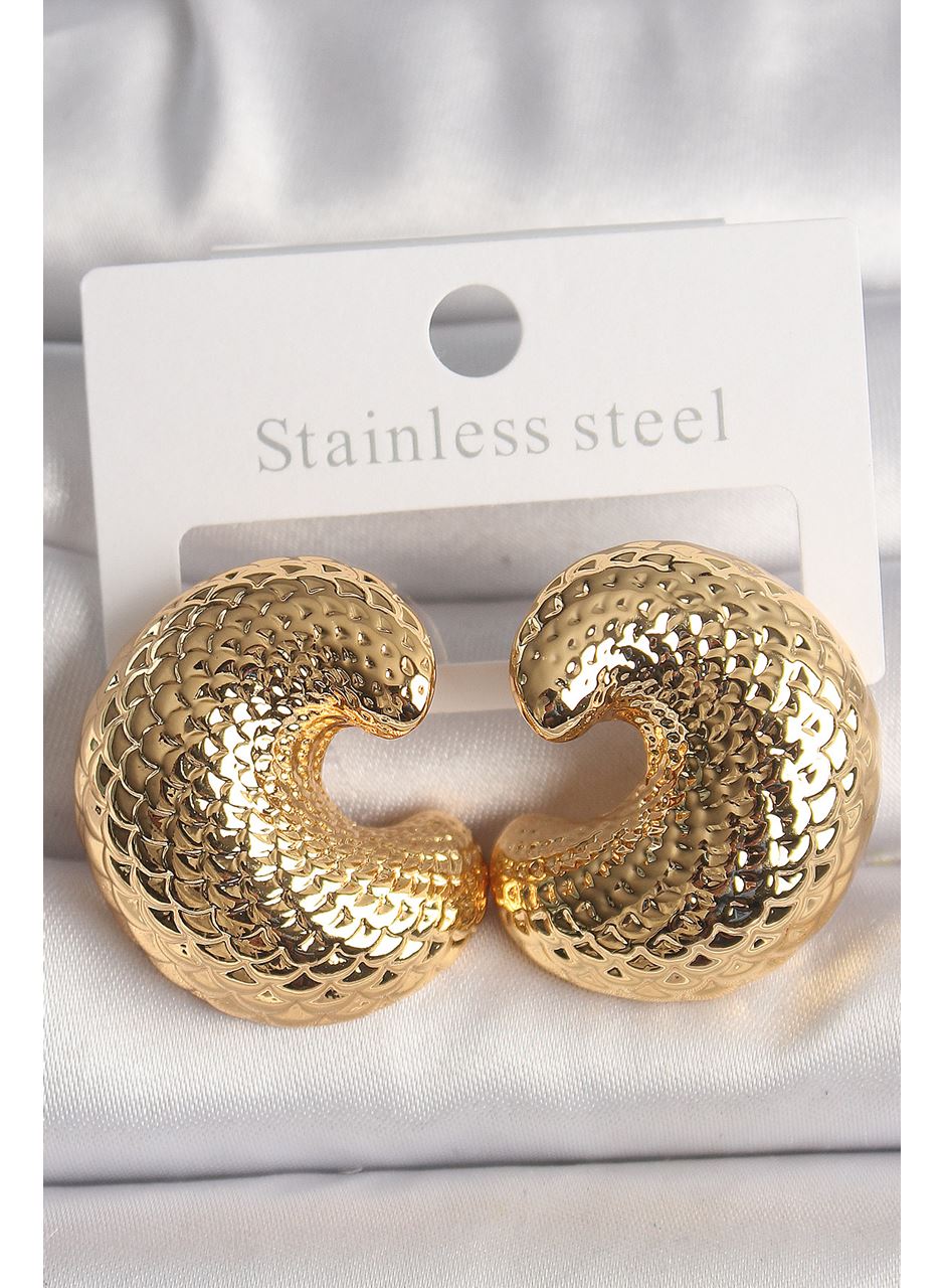 Pirinç Gold Renk Yılan Sırtı İşlemeli Yarım Halka Model Kadın Küpe