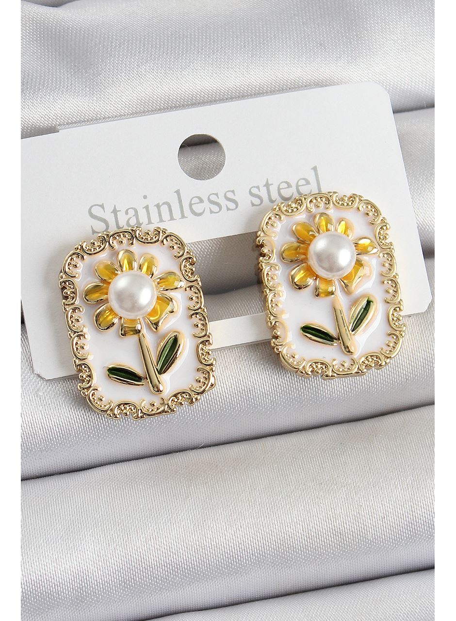 Pirinç Beyaz Mineli Papatya Figürlü Sanatsal Portre Model Gold Renk Kadın Küpe