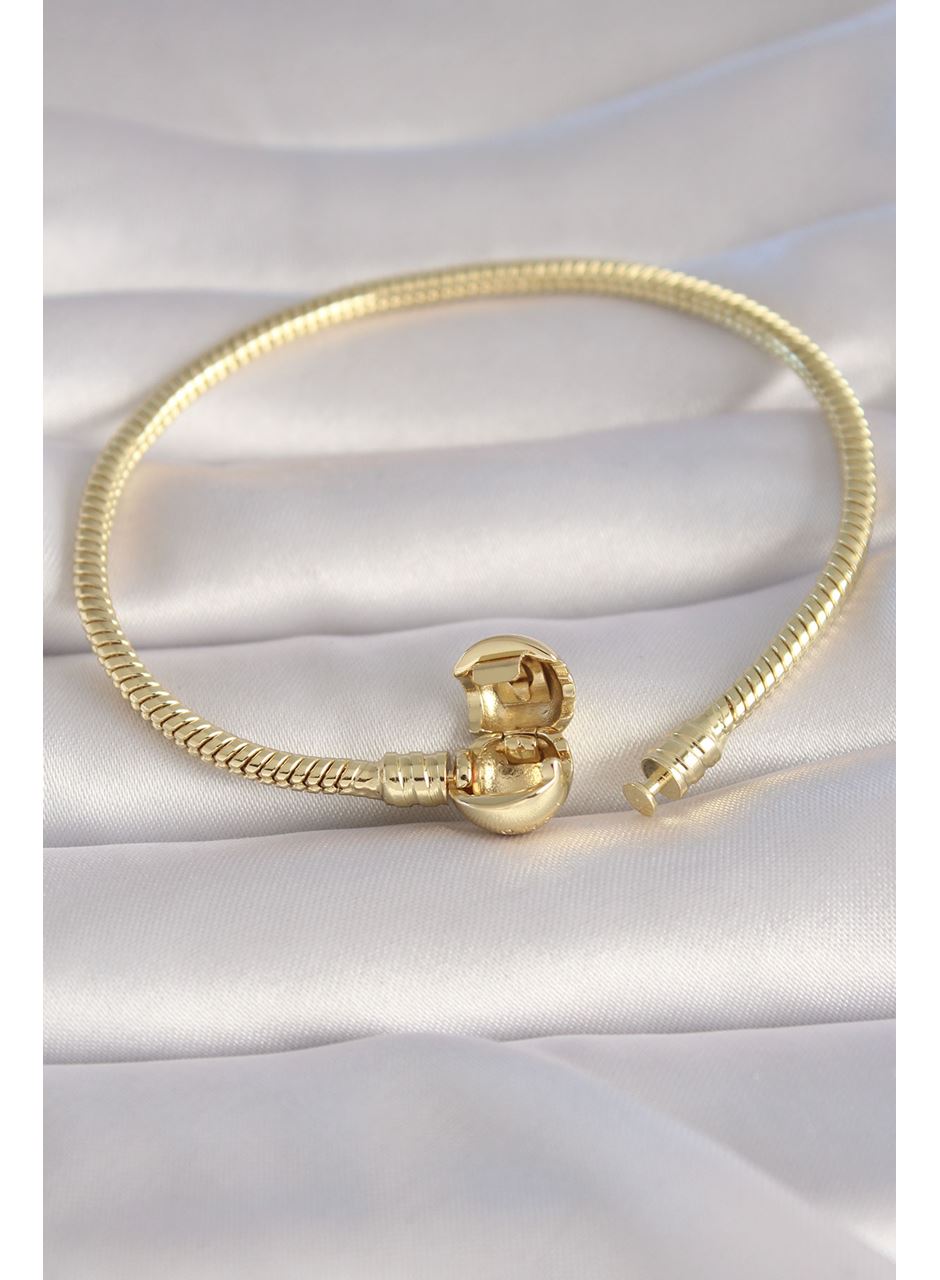 Pirinç Gold Renk İşleme Detay Charm Model Kadın Bileklik