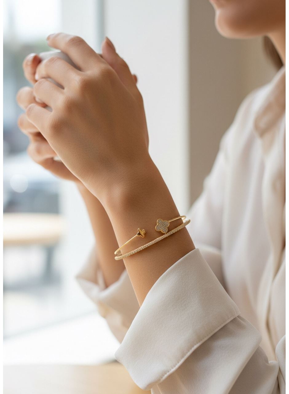 Yonca Model Pirinç Gold Renk Kadın Bileklik