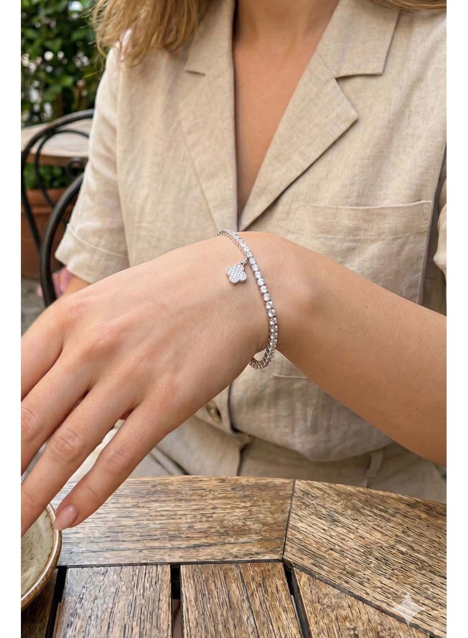 Yonca Model Zirkon Taşlı Gümüş Renk Asansörlü Su Yolu Bileklik