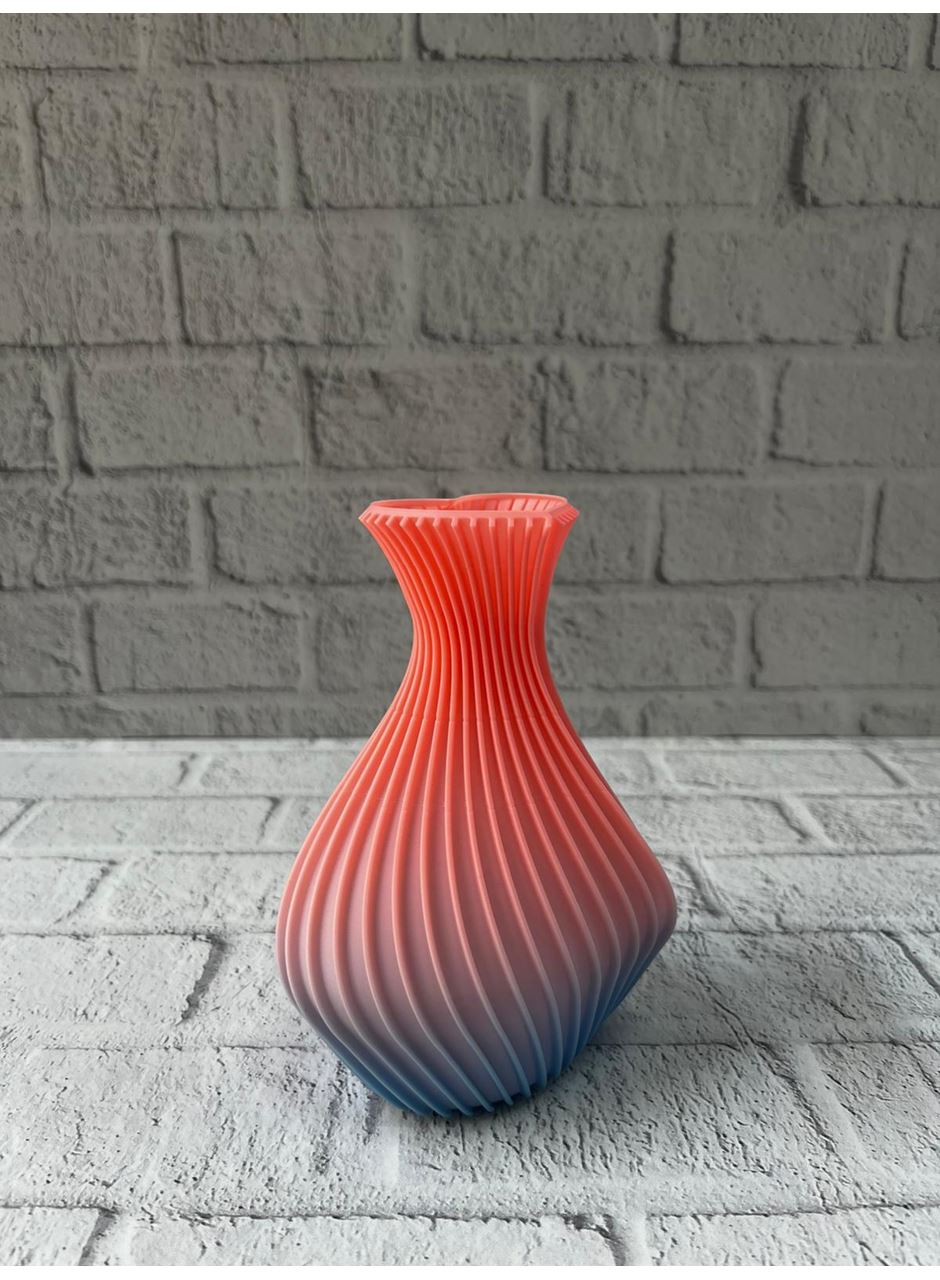 Kalp Tasarımlı Modern Dekor Vazo 15 cm Şık ve Estetik Görünüm