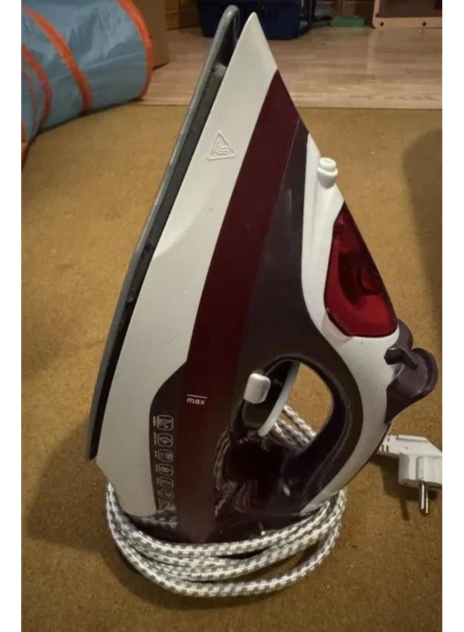 Yeni Nesil Kırmızı Buharlı Ütü 2200 Watt Seramik Tabanlı Yüksek Buhar Gücü