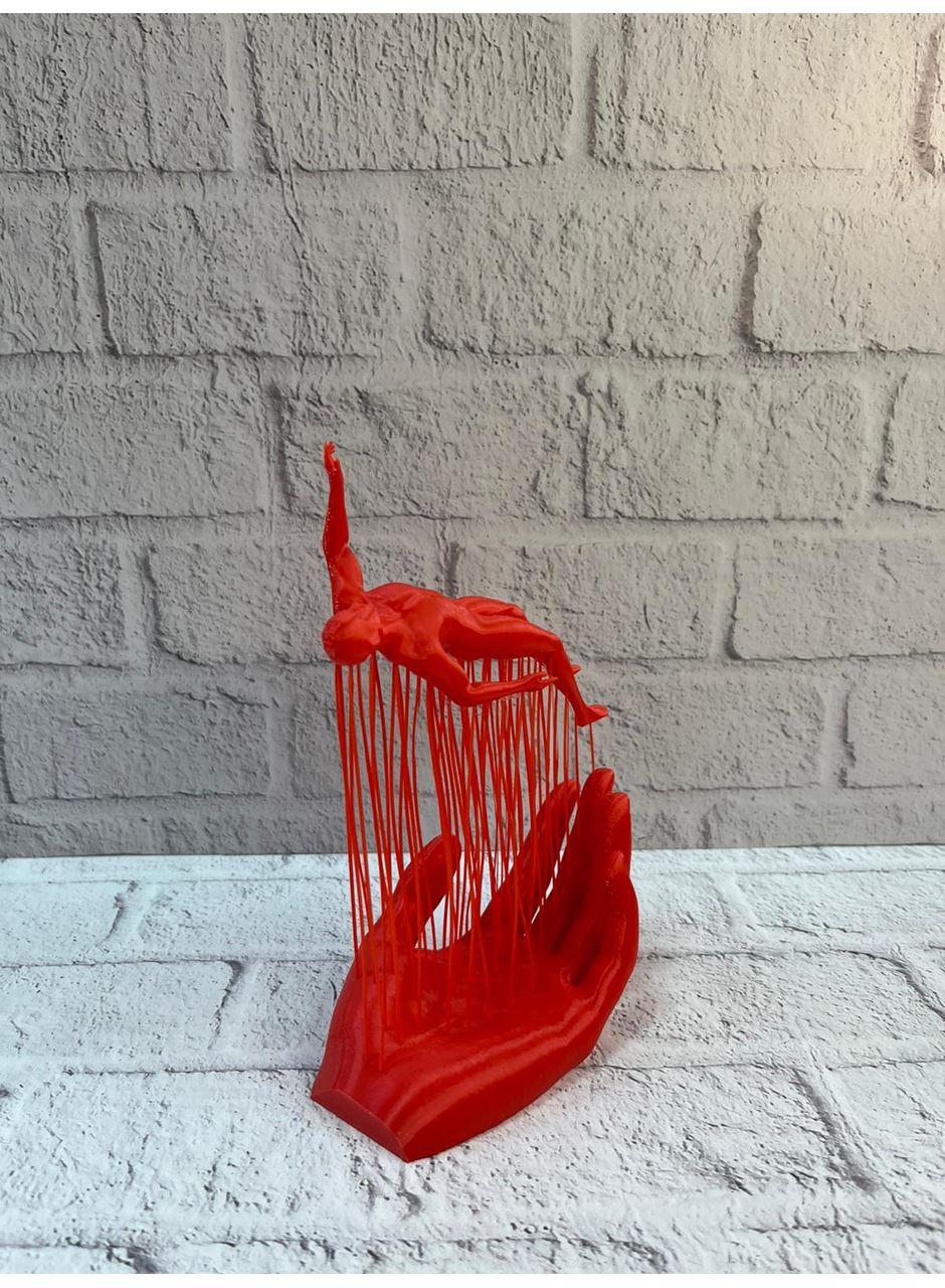 3D El Üzerinde İnsan Figürü Kırmızı Sanatsal Masa Üstü Dekor 12x18 cm
