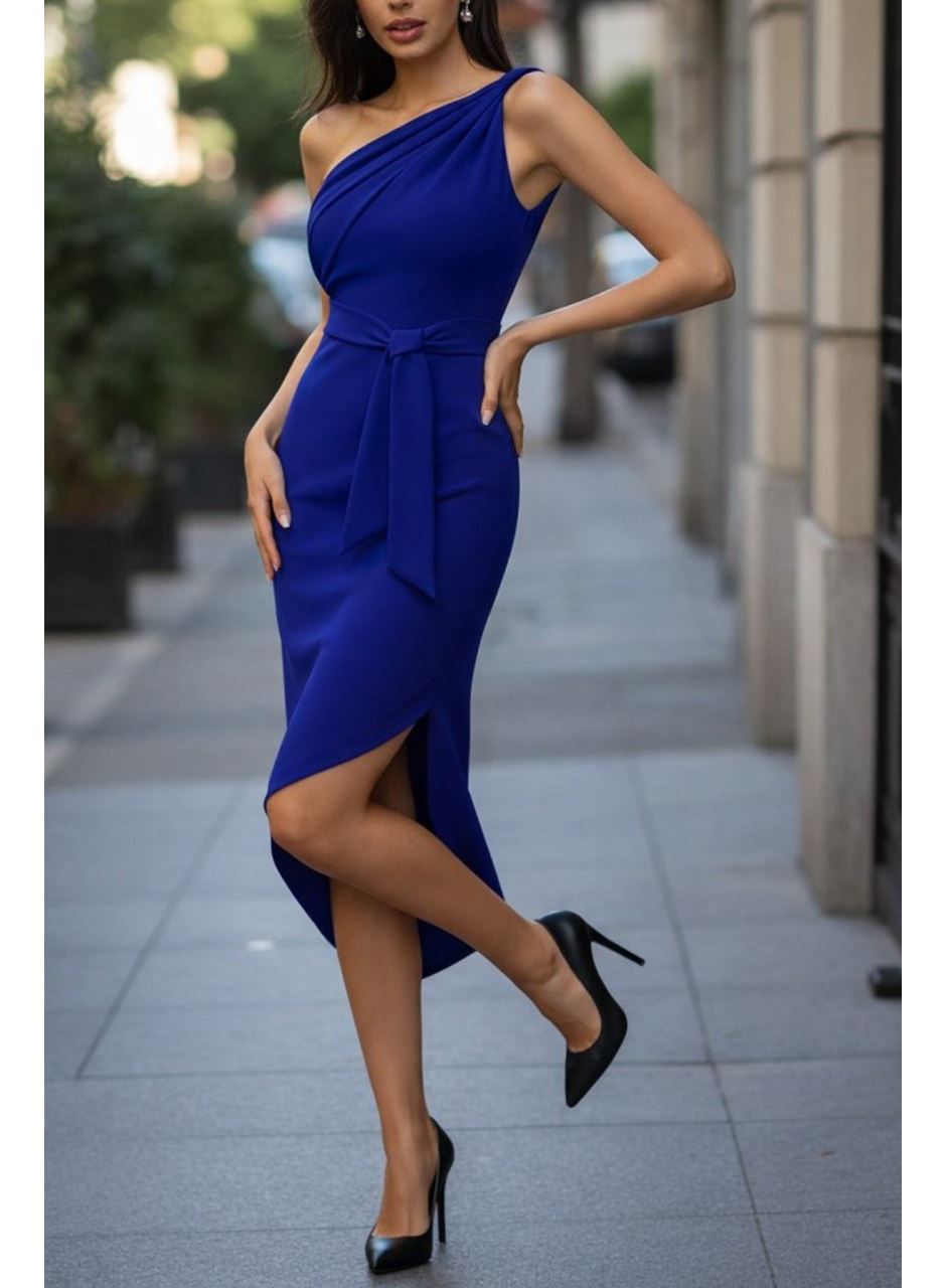 Kadın Omuzlardan Açık Askılı Belden Kuşaklı ön Asimetrik Kesim Detaylı Kısa Janjan Krep Elbise