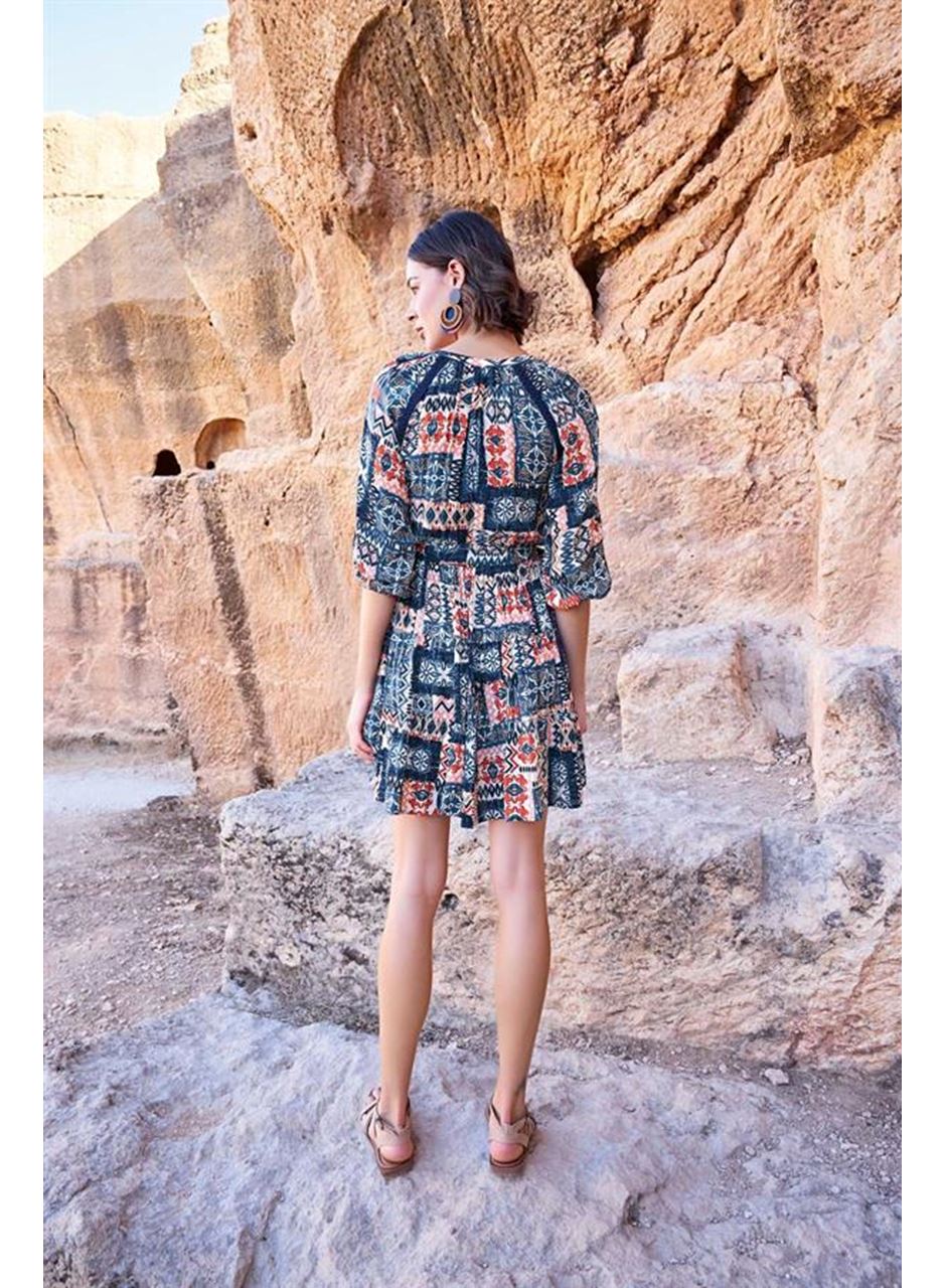 Etnik Desenli Truvakar Kollu V Yaka Elbise