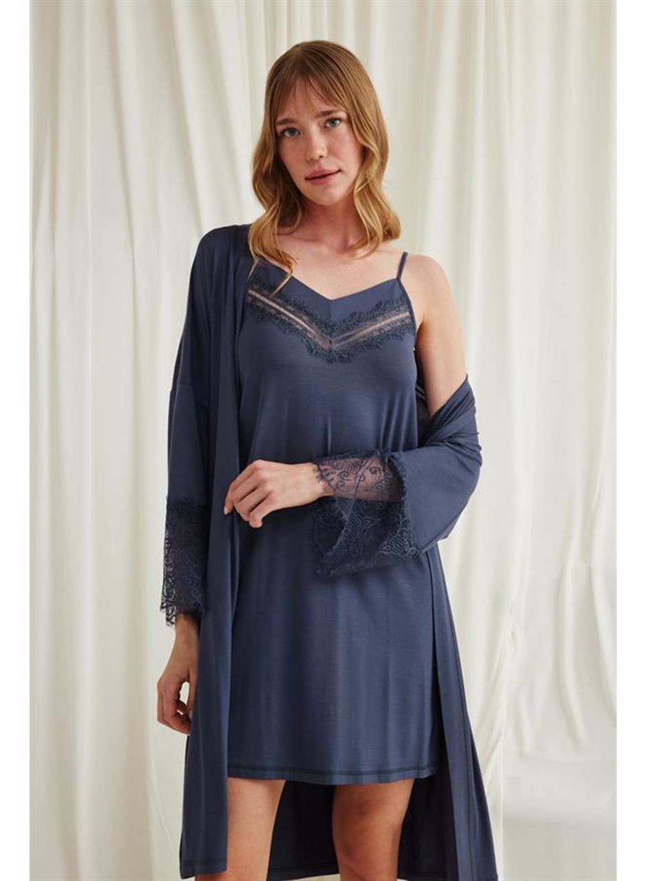 Dekolteli Yakası ve Kolu Dantelli Sabahlık Takımı