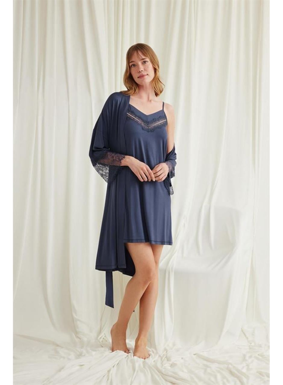 Dekolteli Yakası ve Kolu Dantelli Sabahlık Takımı