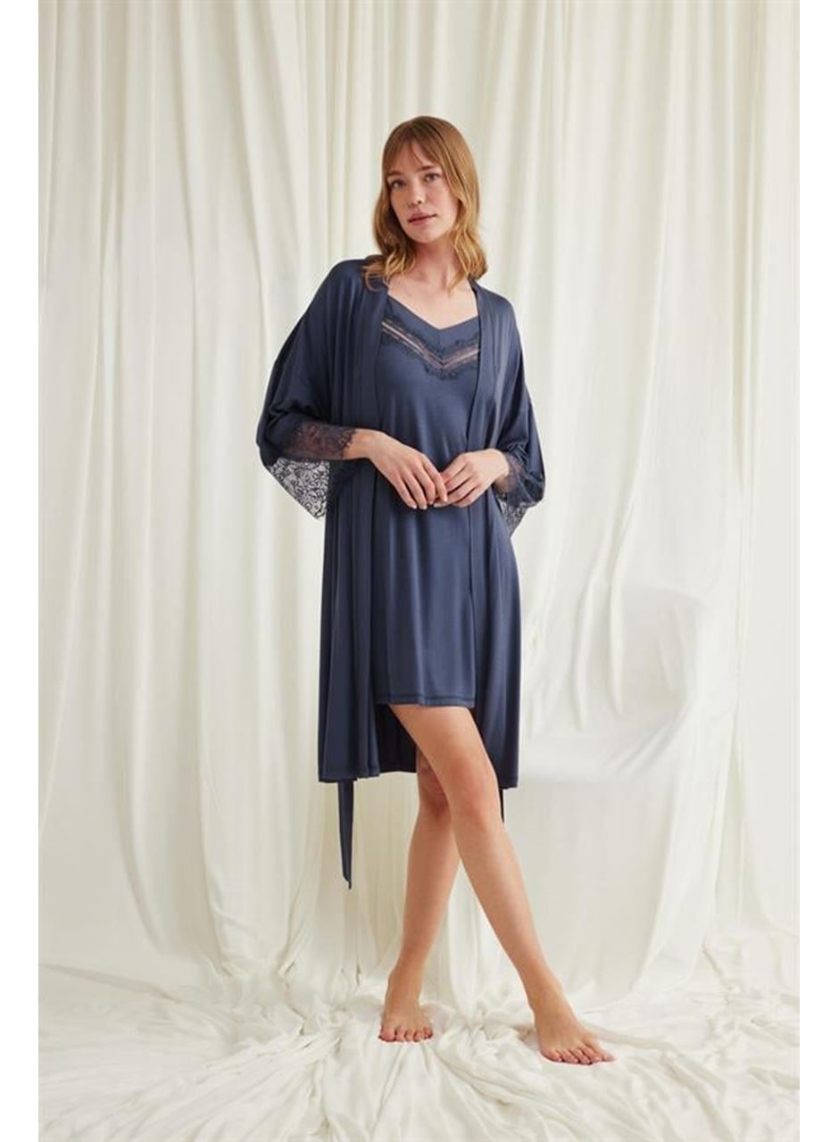 Dekolteli Yakası ve Kolu Dantelli Sabahlık Takımı