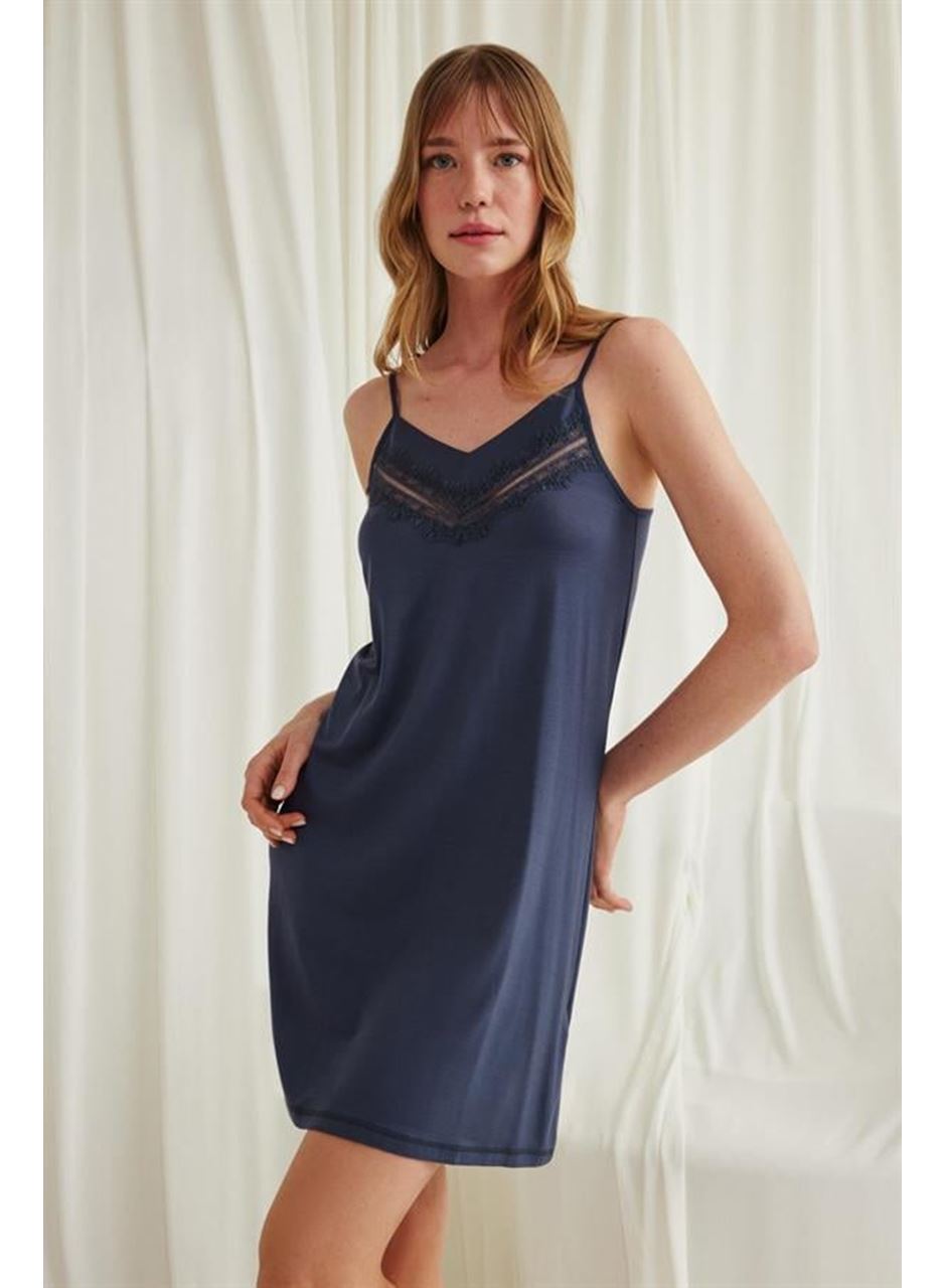 Dekolteli Yakası ve Kolu Dantelli Sabahlık Takımı