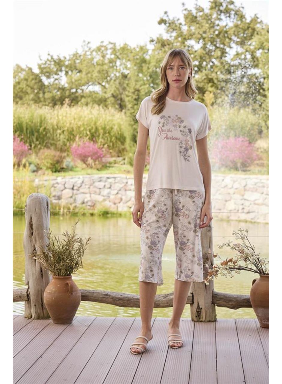 Çiçek Desenli ve Baskılı "You are Awesome" Kapri Takımı