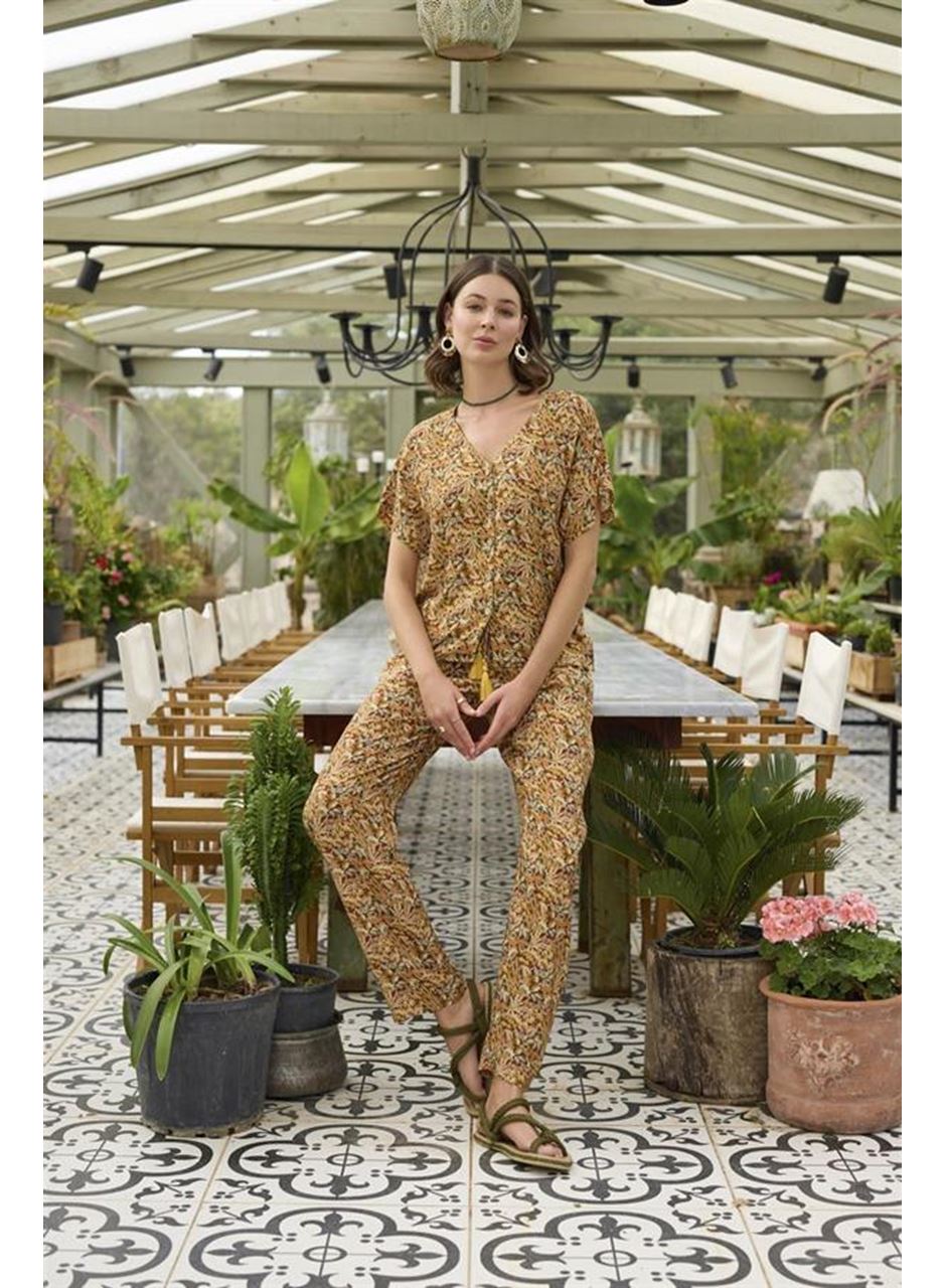 Çiçek ve Yaprak Desenli Önü Düğmeli Alt Üst Takım