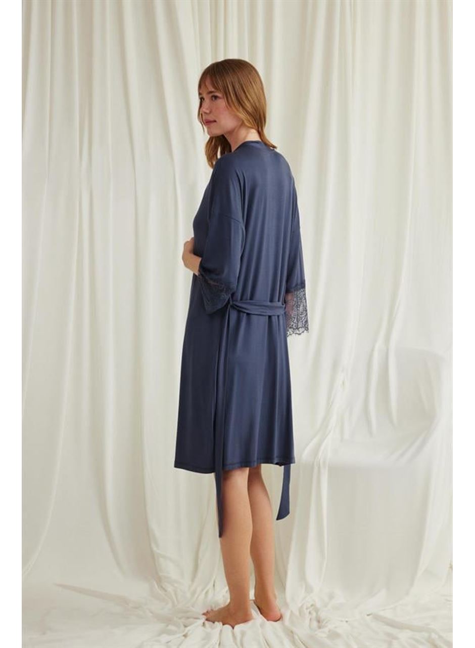 Dekolteli Yakası ve Kolu Dantelli Sabahlık Takımı