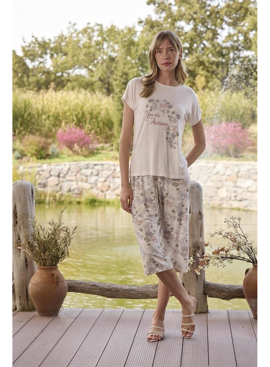 Çiçek Desenli ve Baskılı "You are Awesome" Kapri Takımı