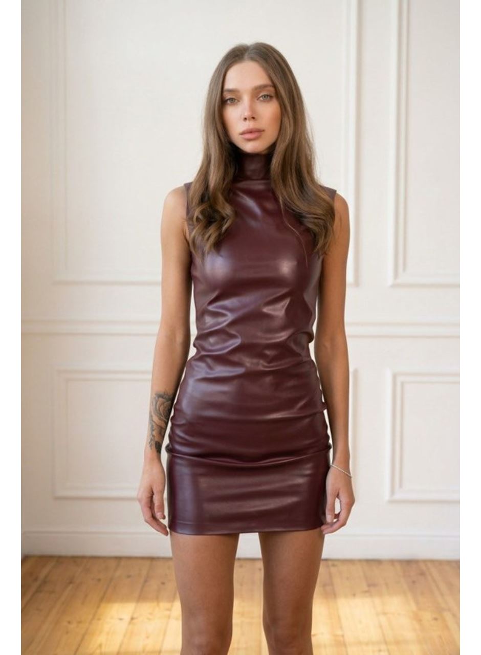 Kadın Kolsuz Balıkçı Yaka Kısa Deri Elbise