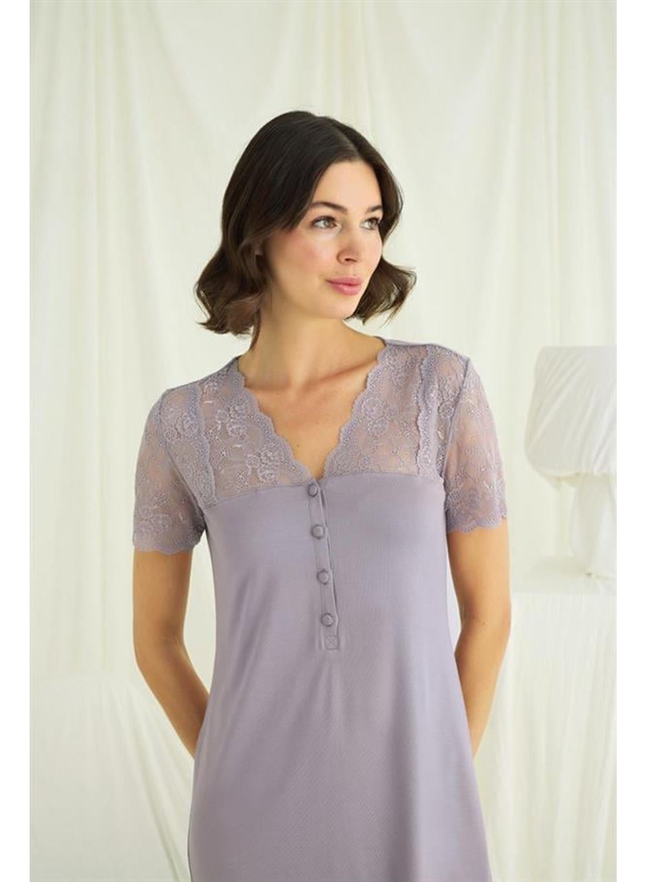 Yakası Kolu ve Omzu ve Eteği Dantelli Önü Düğmeli Gecelik