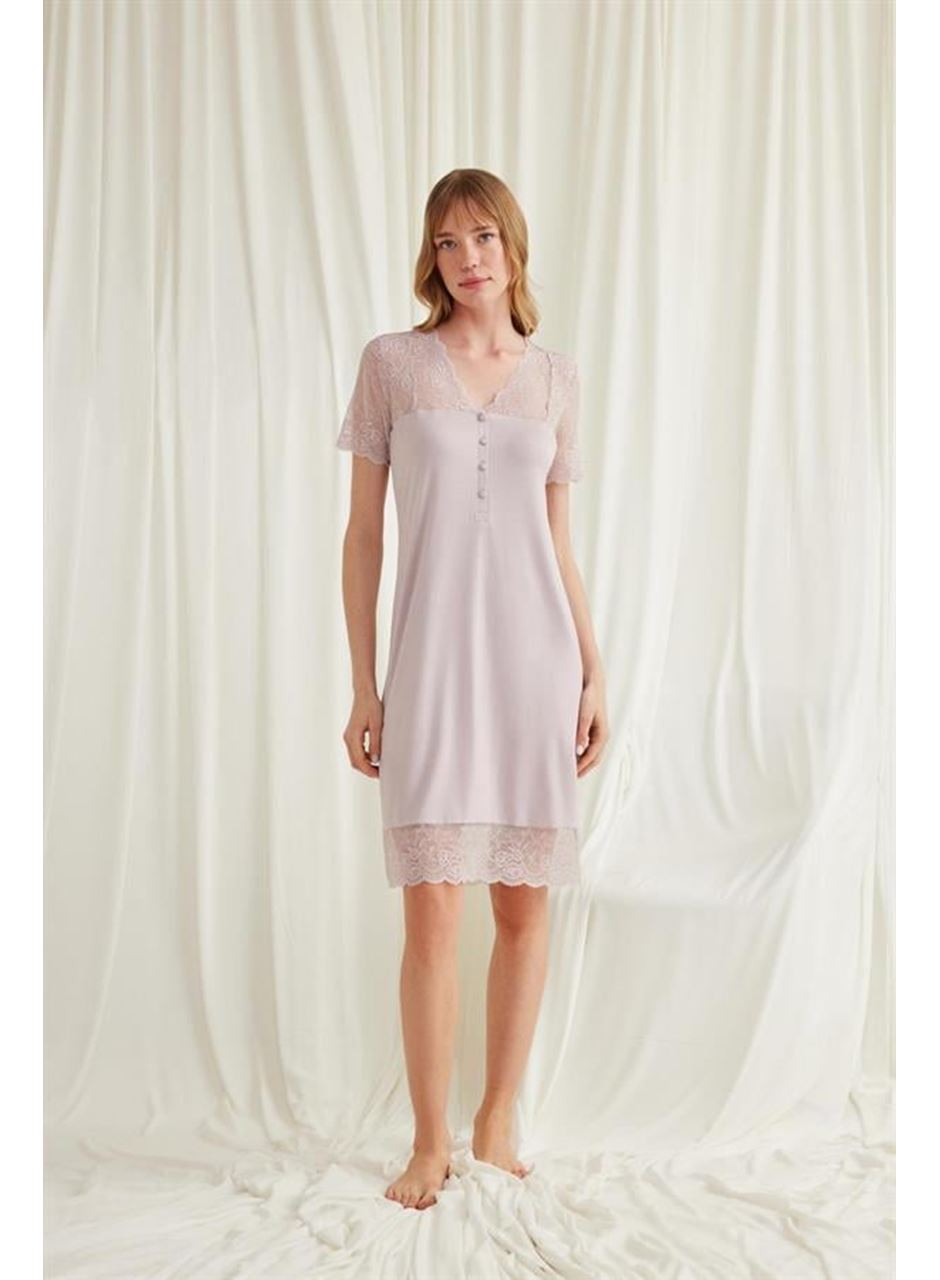 Yakası Kolu Omzu ve Etek Ağzı Dantelli Önü Düğmeli Gecelik