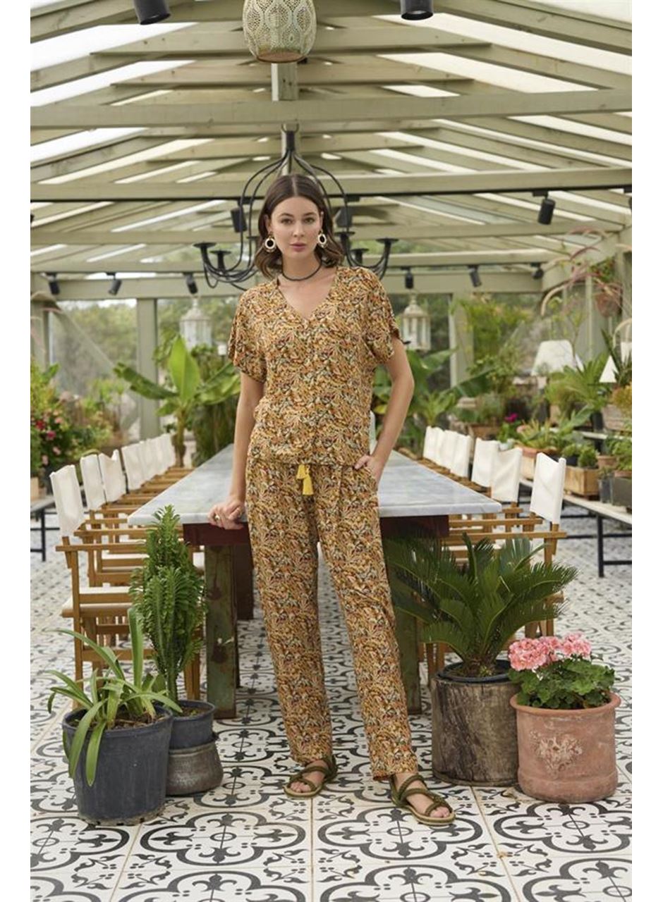 Çiçek ve Yaprak Desenli Önü Düğmeli Alt Üst Takım