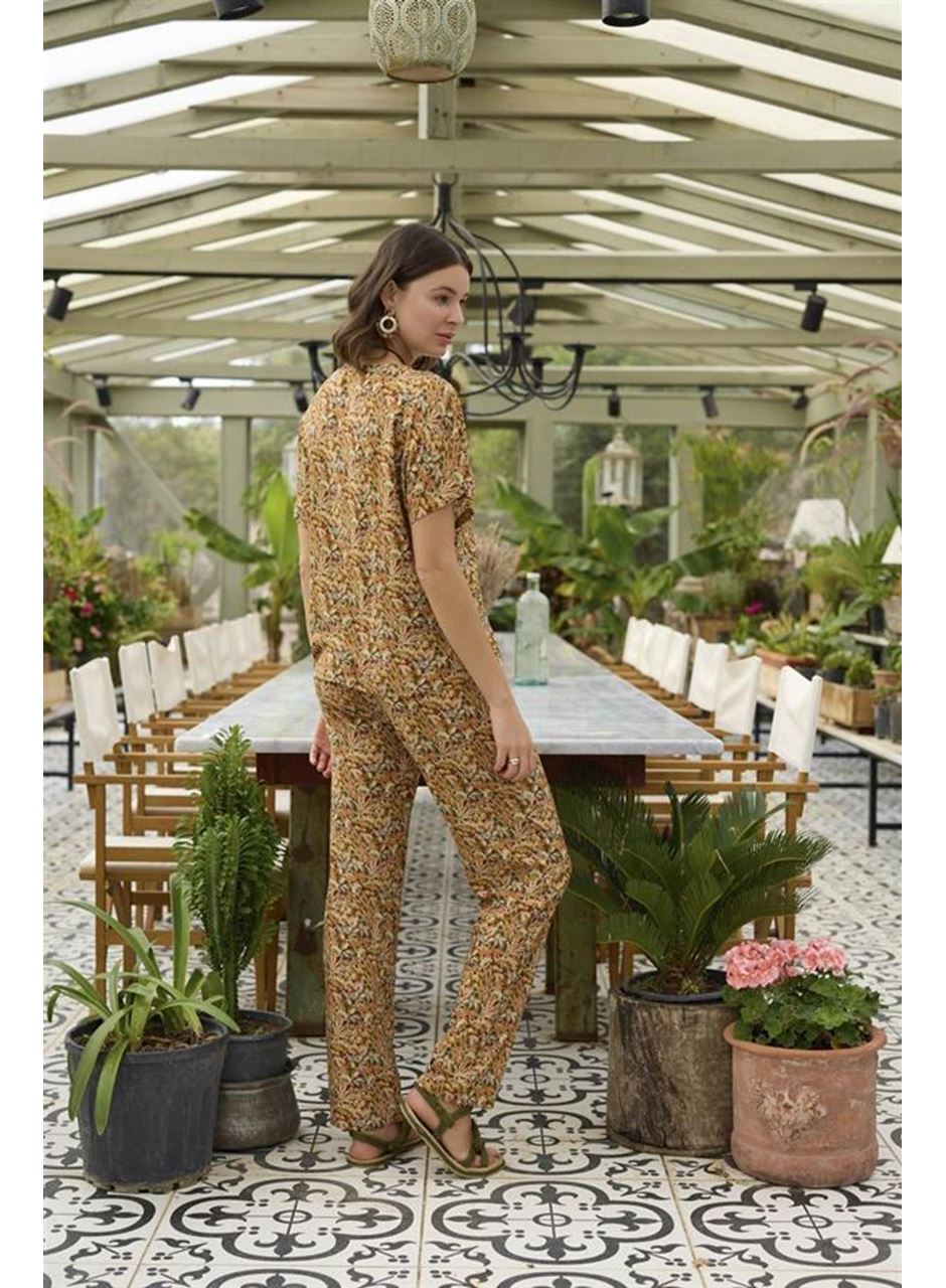 Çiçek ve Yaprak Desenli Önü Düğmeli Alt Üst Takım