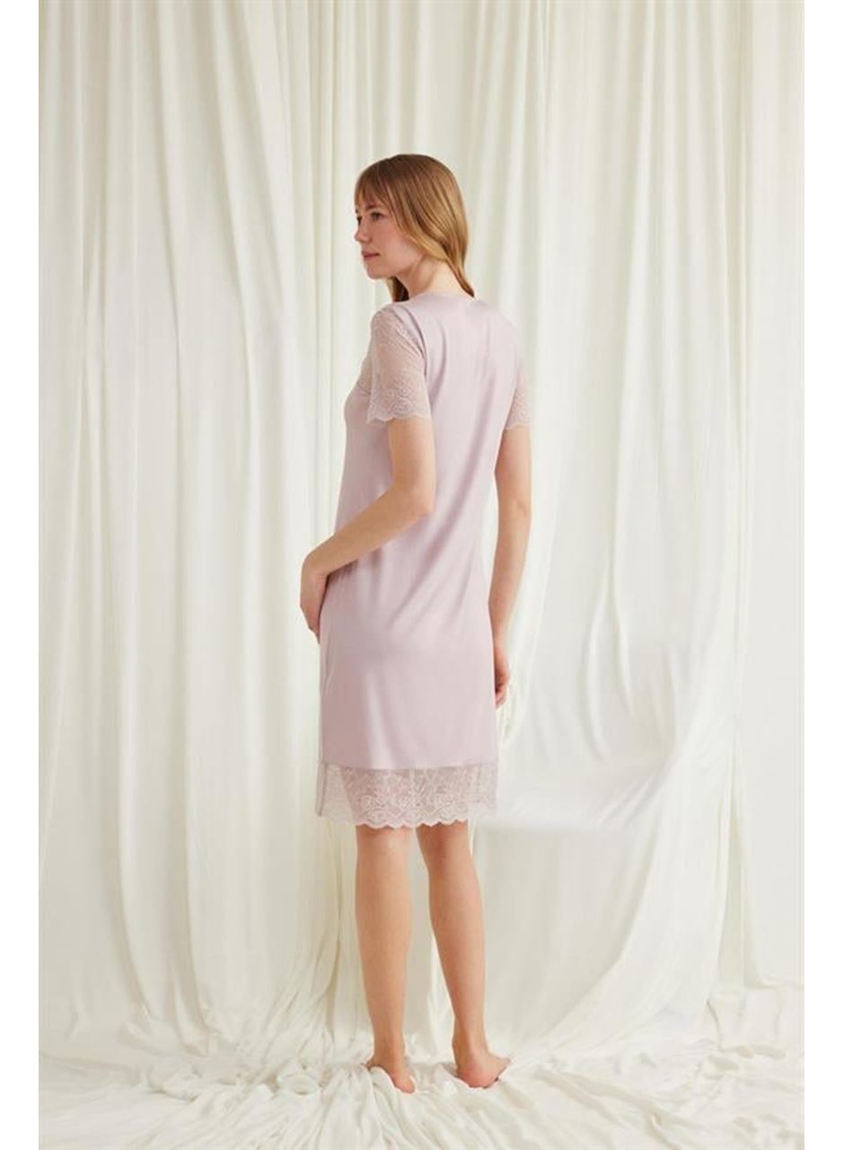 Yakası Kolu Omzu ve Etek Ağzı Dantelli Önü Düğmeli Gecelik