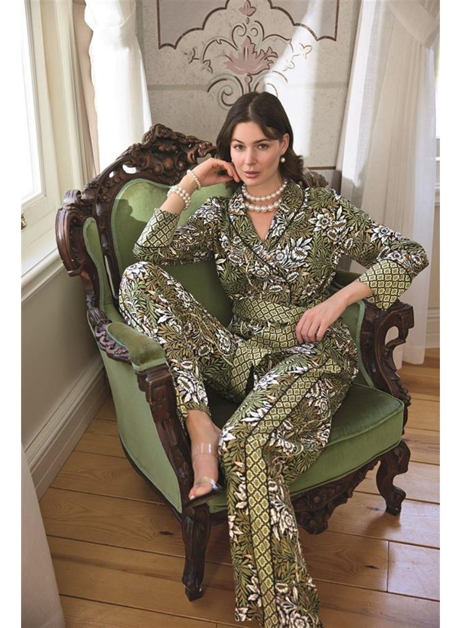 Çiçek Yaprak ve Etnik Desenli Pijama Takımı