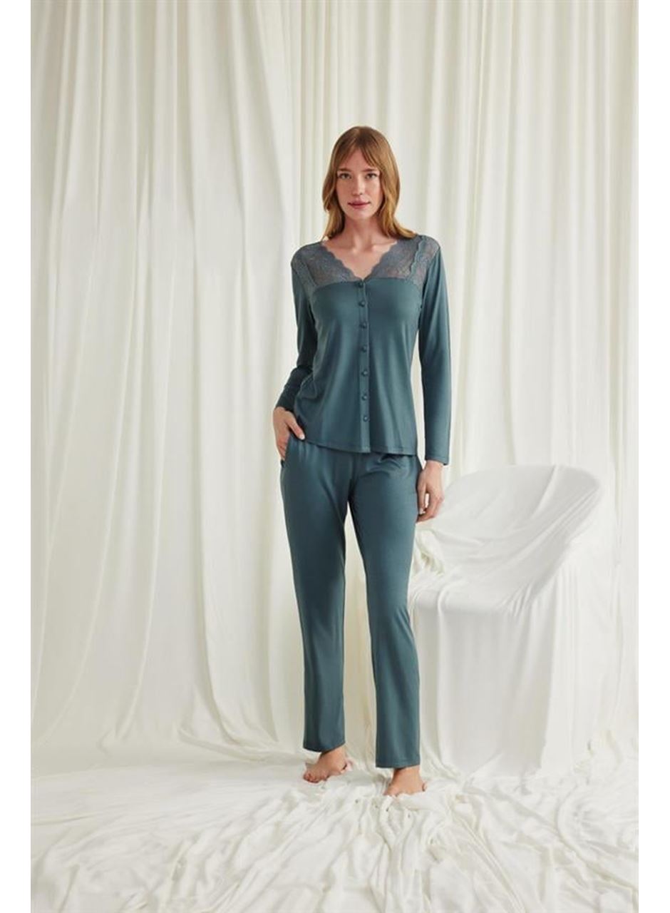 Yakası Omzu ve Paçası Dantelli Boydan Düğmeli Pijama Takımı