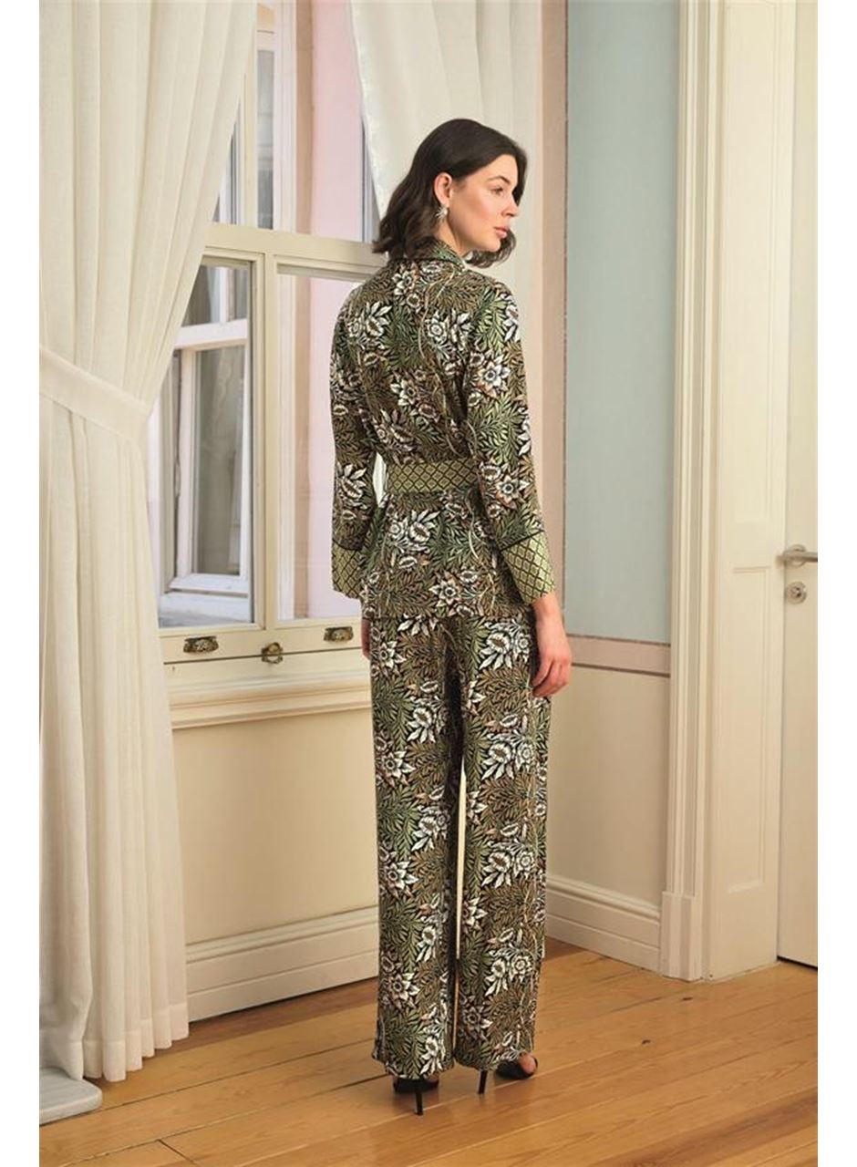 Çiçek Yaprak ve Etnik Desenli Pijama Takımı