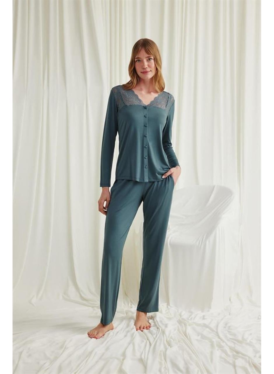 Yakası Omzu ve Paçası Dantelli Boydan Düğmeli Pijama Takımı