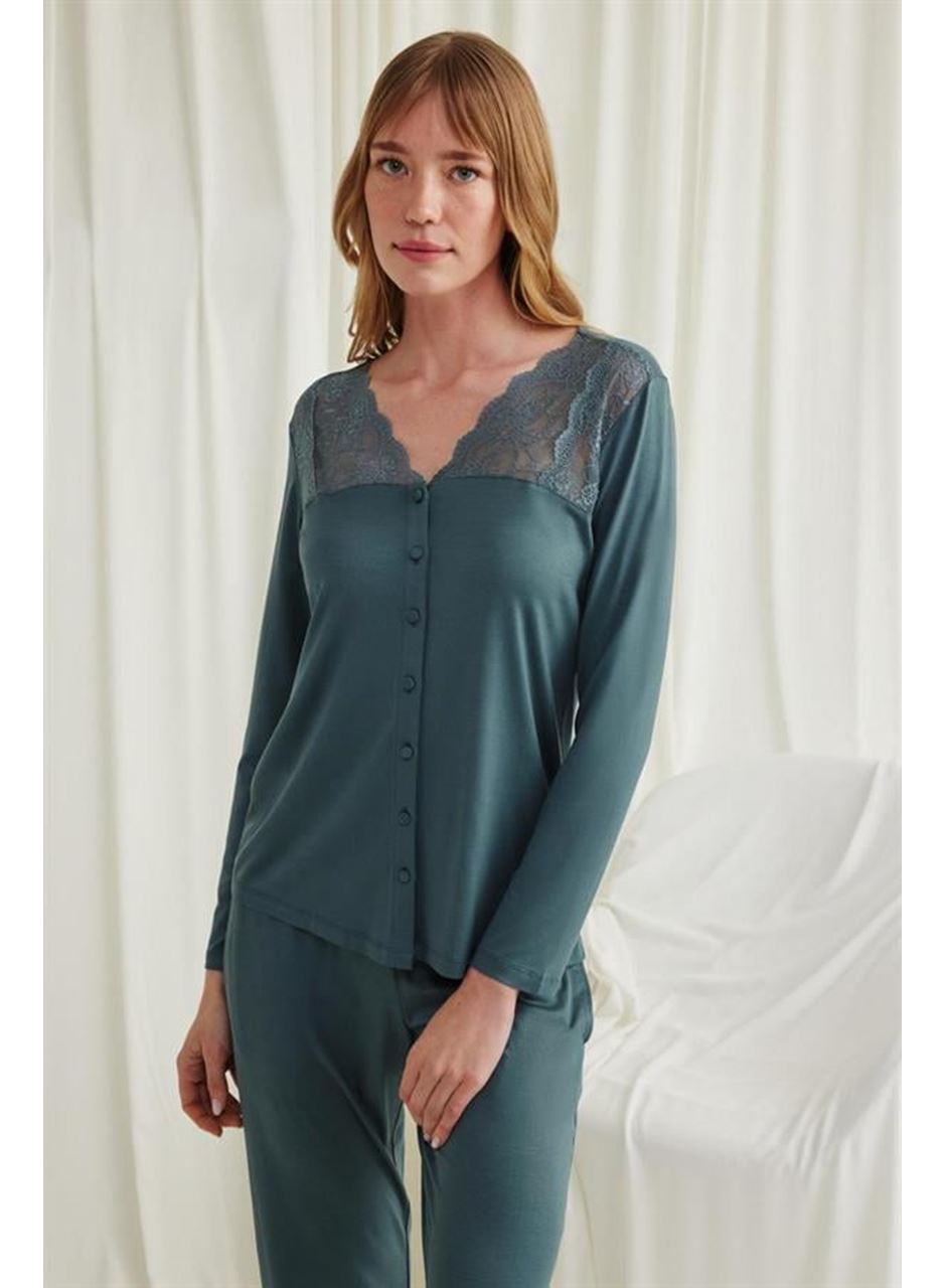 Yakası Omzu ve Paçası Dantelli Boydan Düğmeli Pijama Takımı