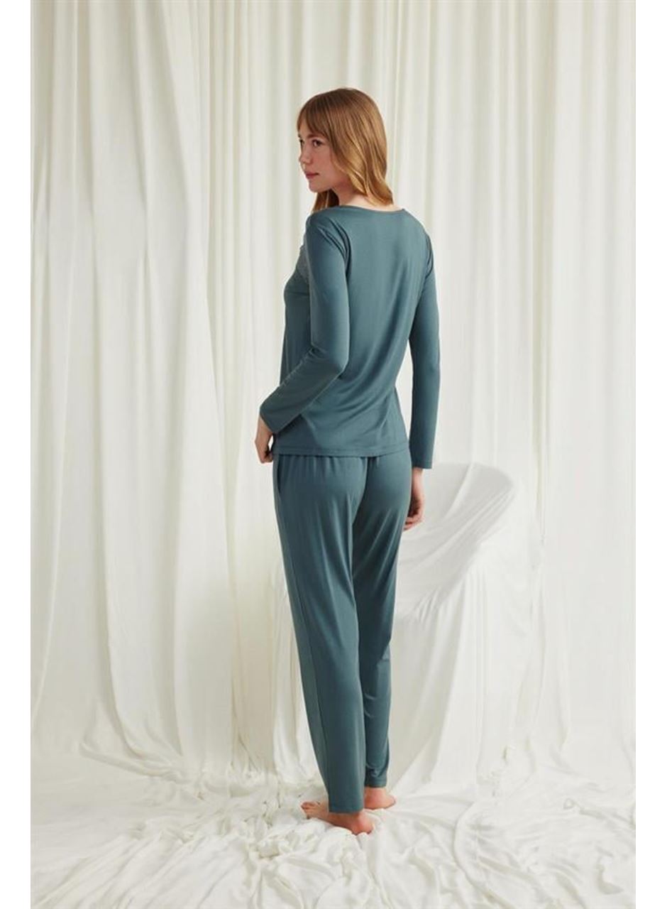 Yakası Omzu ve Paçası Dantelli Boydan Düğmeli Pijama Takımı