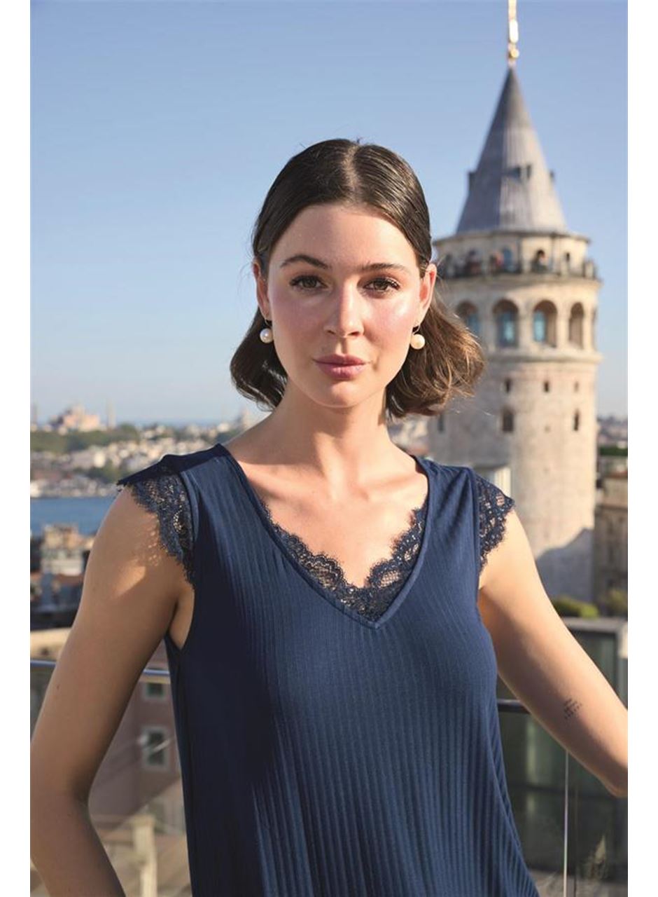 Yaprak Desenli ve Dantelli 3'lü Pijama Takımı